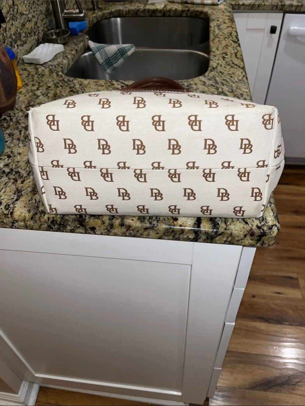 EUC Authentic Dooney&Bourke signature canvas and leather handbag